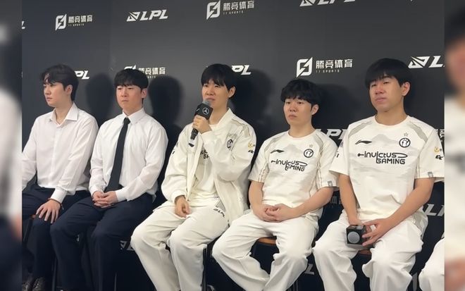 IG鏖战WBG，Deft完成史诗逆转顶尖较量成都决赛之夜，让粉丝疯狂欢呼