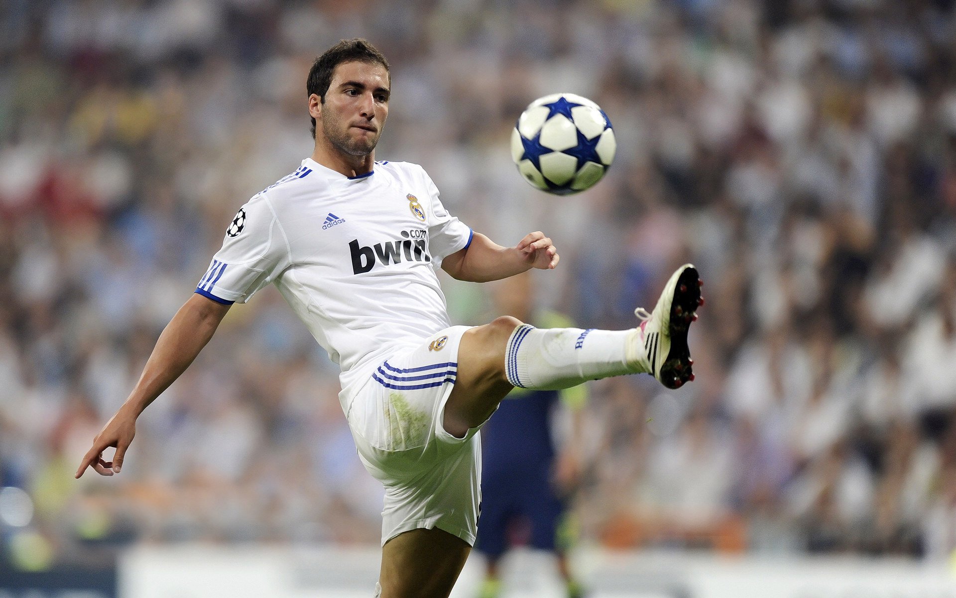 法比尼奥惊天倒钩！墨西哥补时绝杀几内亚，地狱到天堂只需93秒