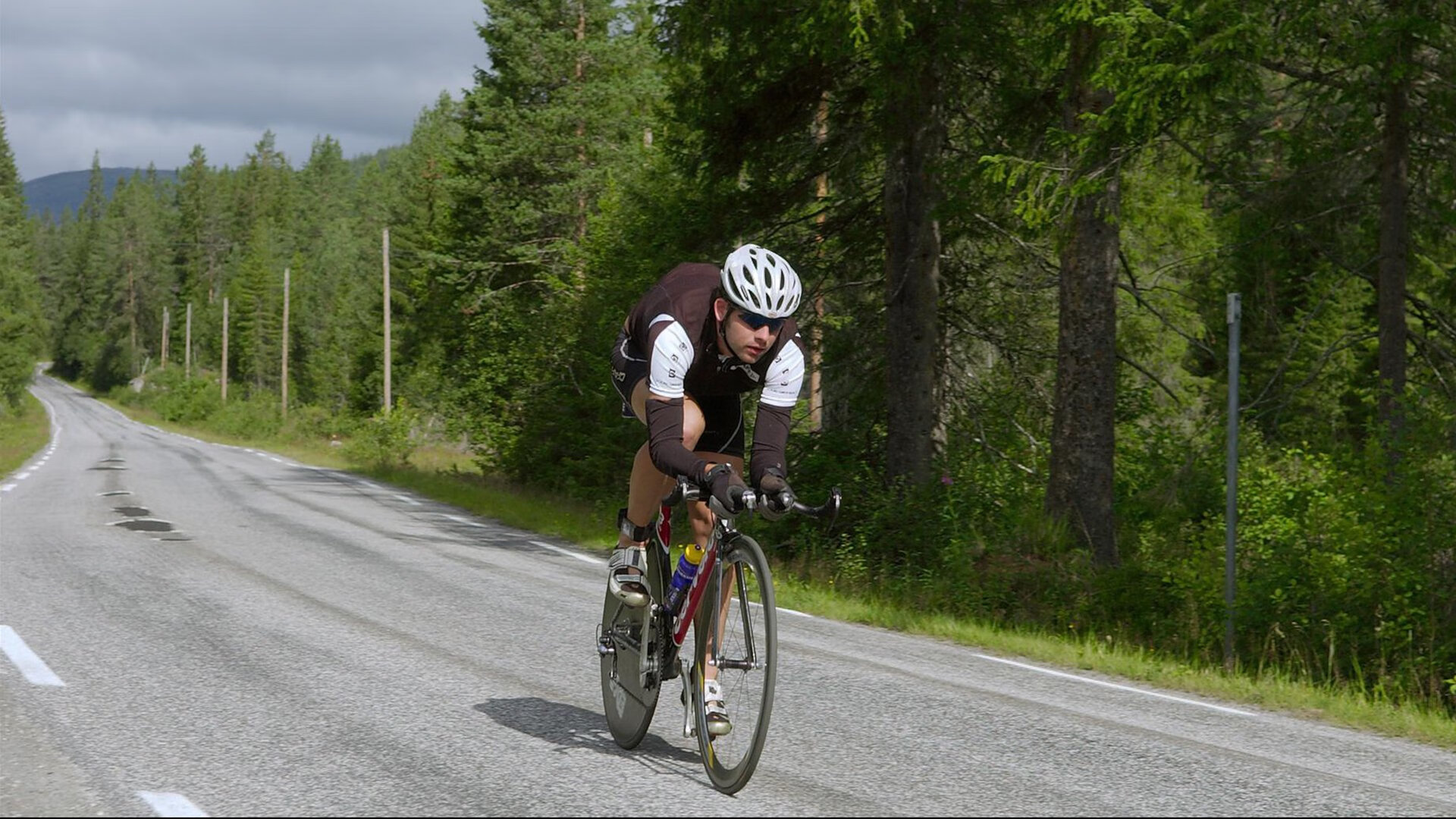 开云-F1年度争冠生死时速，NBA战场掘金一波流绞杀森林狼—巅峰竞技的终极哲学